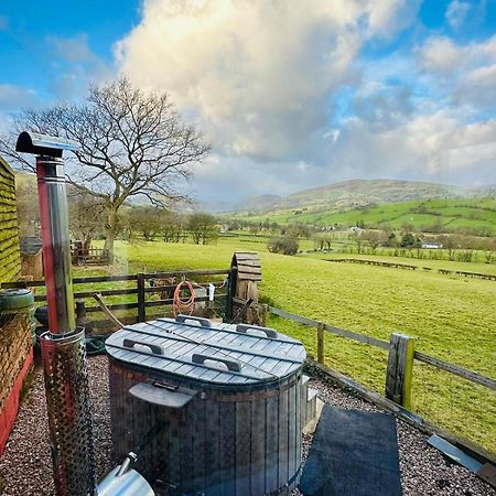 The Retreat Villa Llanrhaeadr-ym-Mochnant ภายนอก รูปภาพ