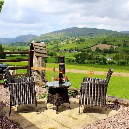 The Retreat Villa Llanrhaeadr-ym-Mochnant ภายนอก รูปภาพ