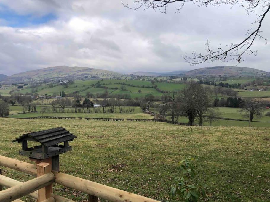 The Retreat Villa Llanrhaeadr-ym-Mochnant ภายนอก รูปภาพ