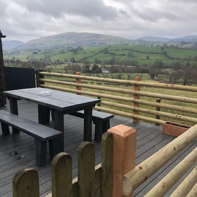 The Retreat Villa Llanrhaeadr-ym-Mochnant ภายนอก รูปภาพ