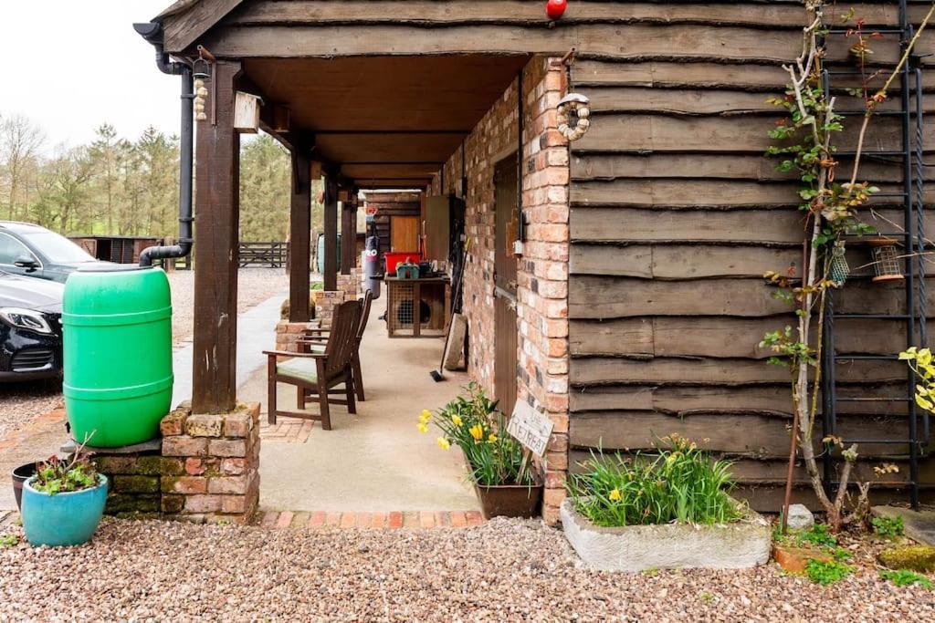The Retreat Villa Llanrhaeadr-ym-Mochnant ภายนอก รูปภาพ