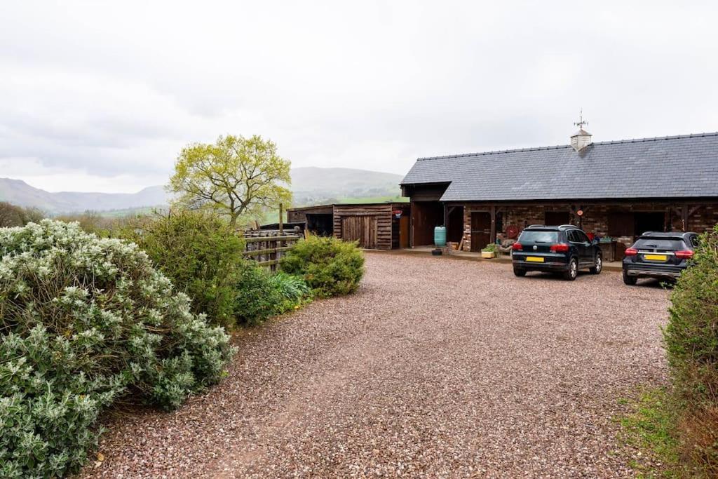 The Retreat Villa Llanrhaeadr-ym-Mochnant ภายนอก รูปภาพ