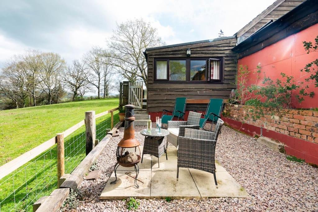 The Retreat Villa Llanrhaeadr-ym-Mochnant ภายนอก รูปภาพ