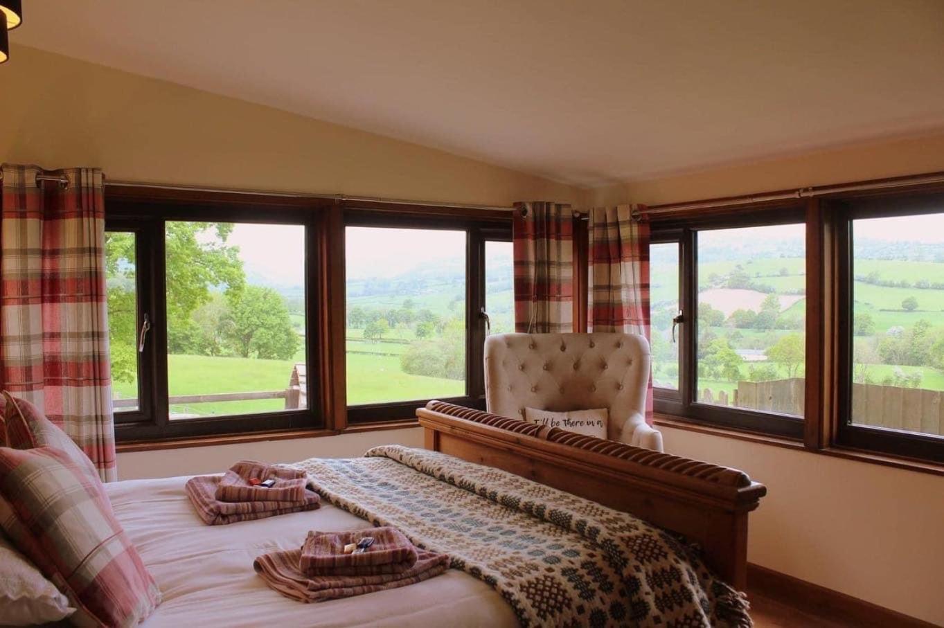 The Retreat Villa Llanrhaeadr-ym-Mochnant ภายนอก รูปภาพ